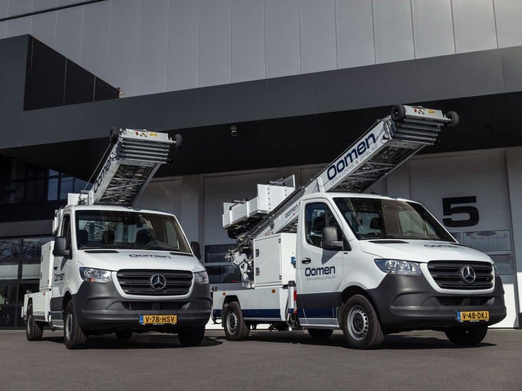Twee nieuwe verhuisliften van Oomen